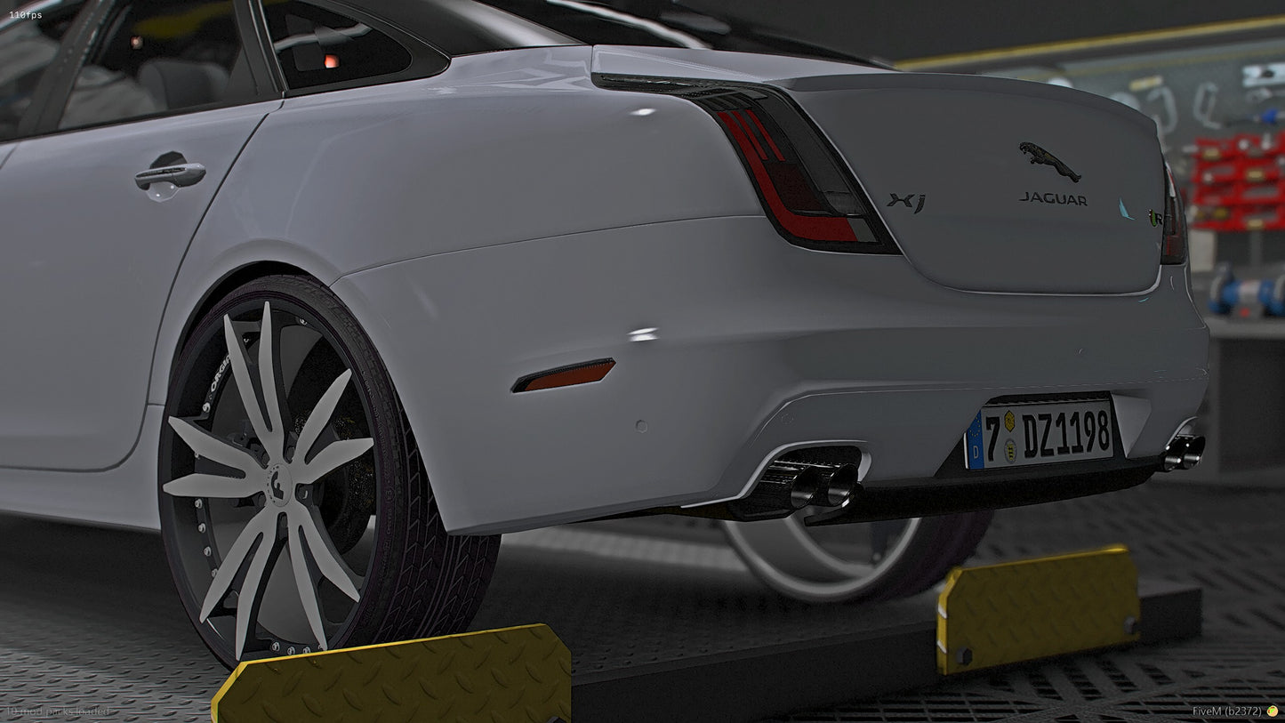 2015 Jaguar XJR on 26s Forgiatos